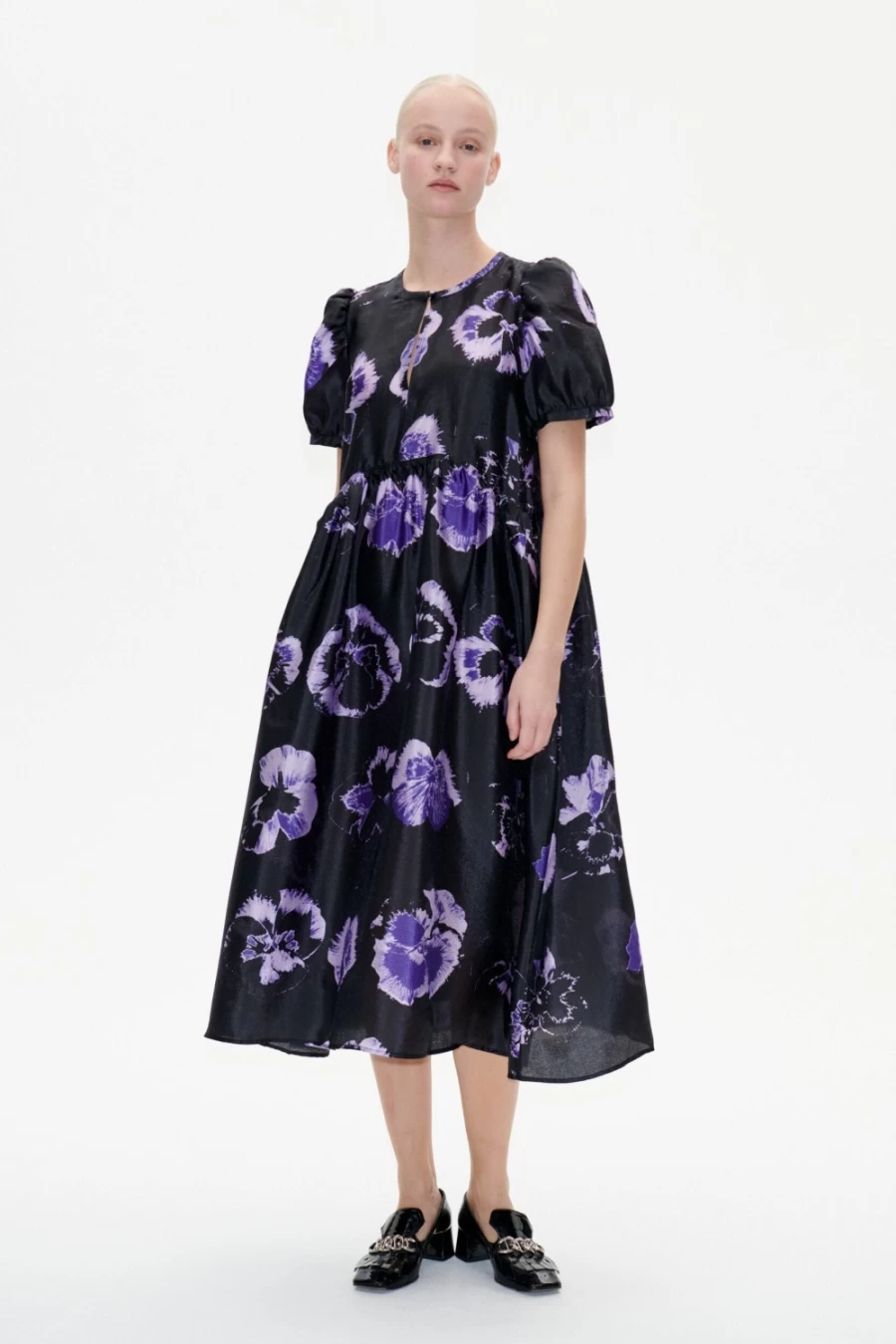 Baum und Pferdgarten Women's Artemis Dress in Purple Pansy Floral Print